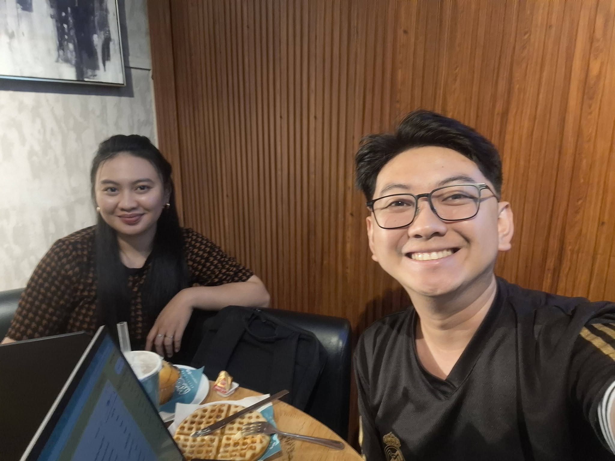 Jayson smiling with a mentee at a cafe table during a career mentoring session